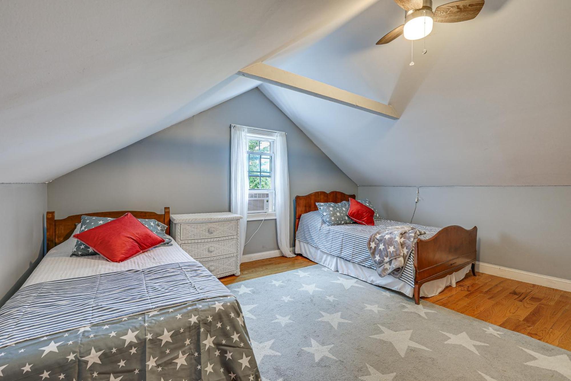 Quintessential New England Home With Patio And Grill! 普特南 外观 照片