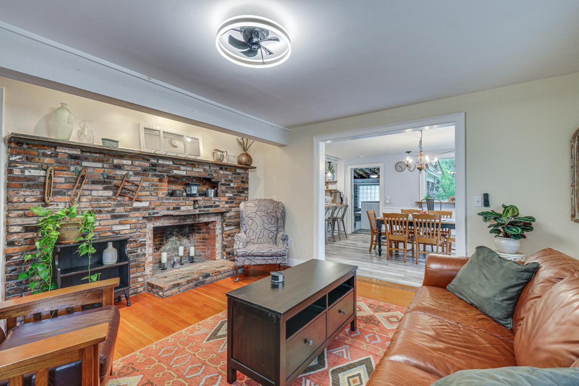Quintessential New England Home With Patio And Grill! 普特南 外观 照片
