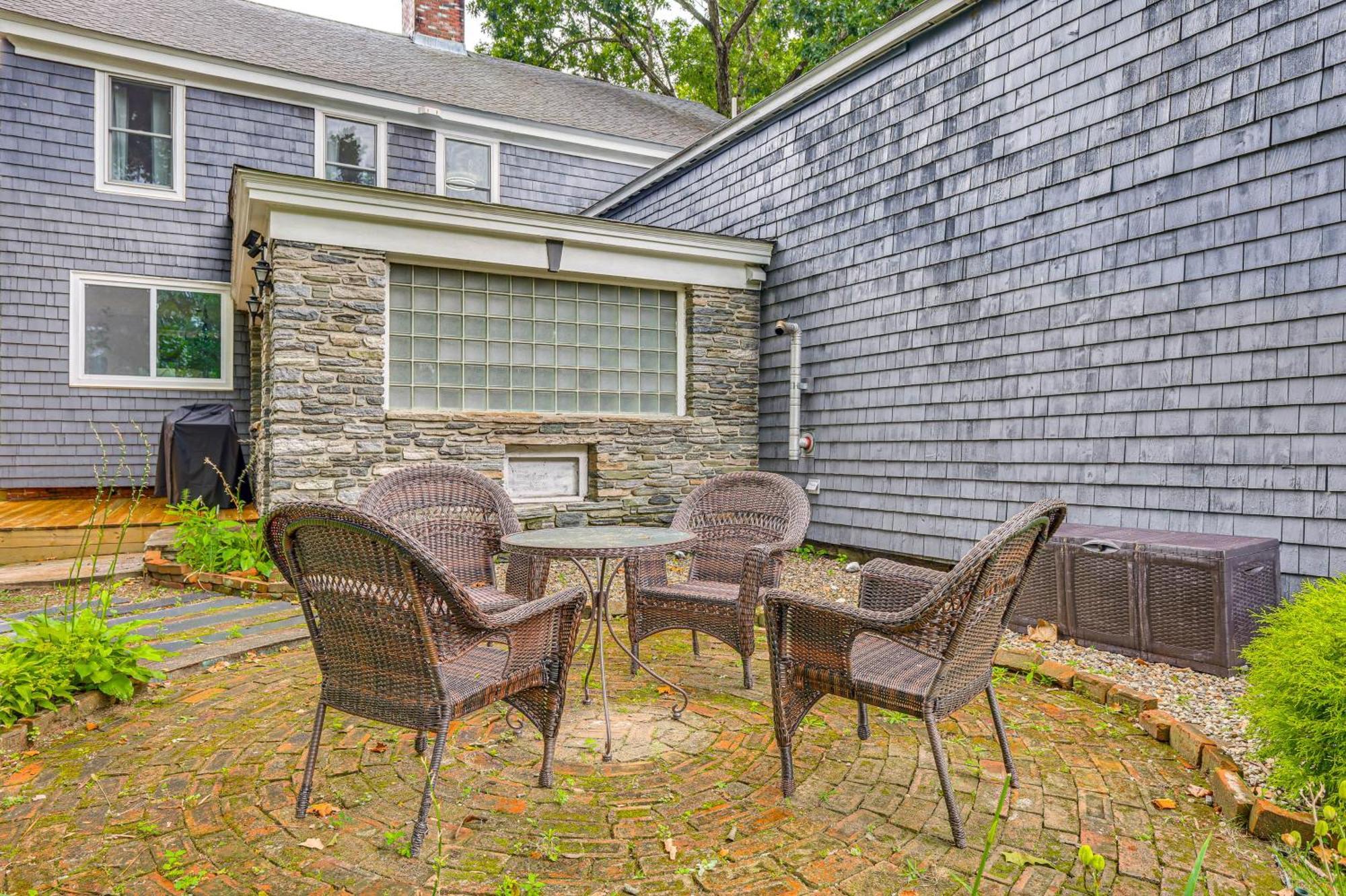 Quintessential New England Home With Patio And Grill! 普特南 外观 照片