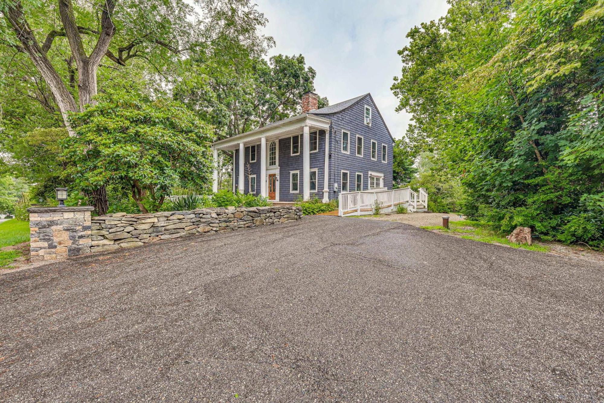 Quintessential New England Home With Patio And Grill! 普特南 外观 照片