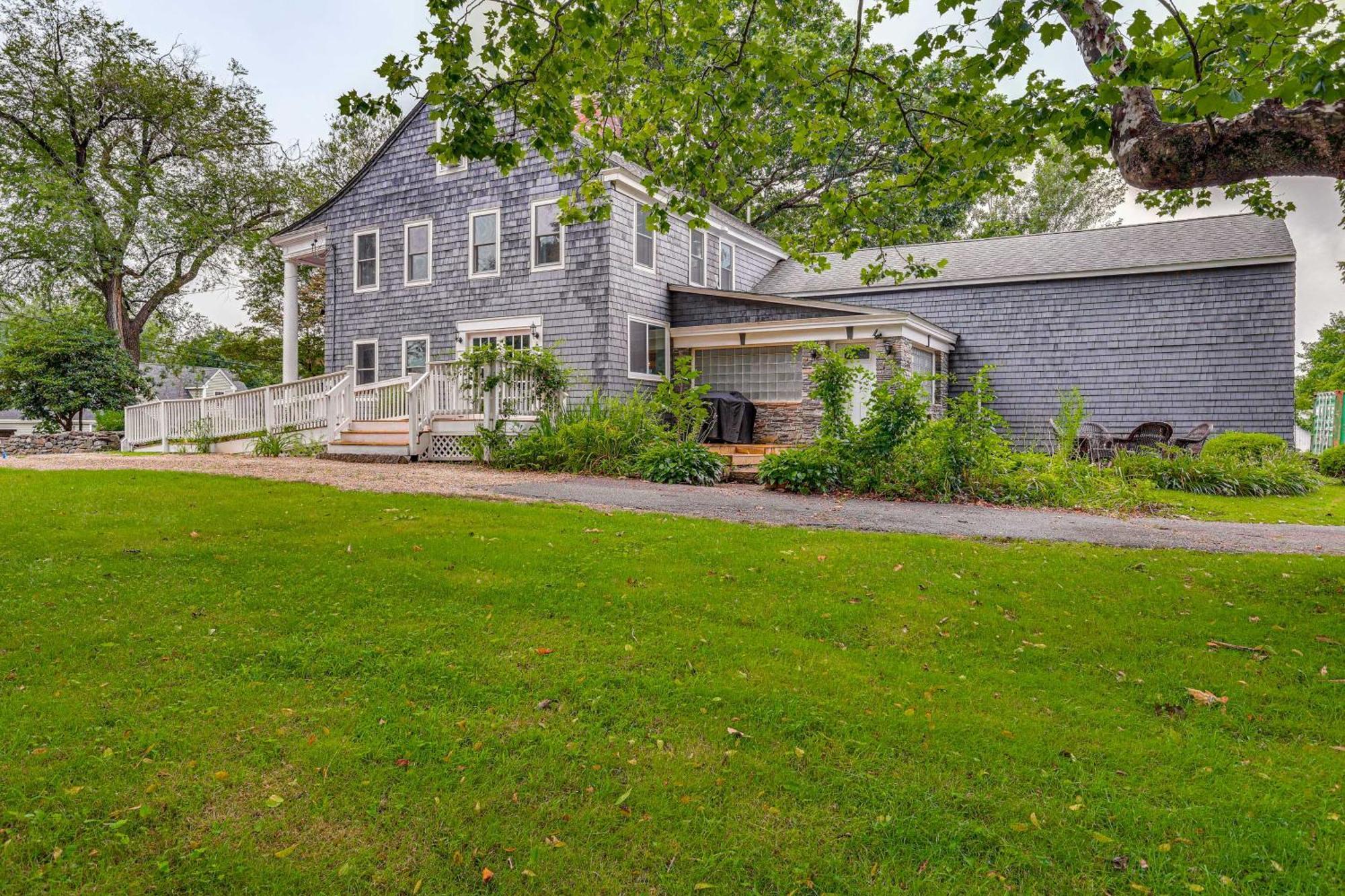 Quintessential New England Home With Patio And Grill! 普特南 外观 照片